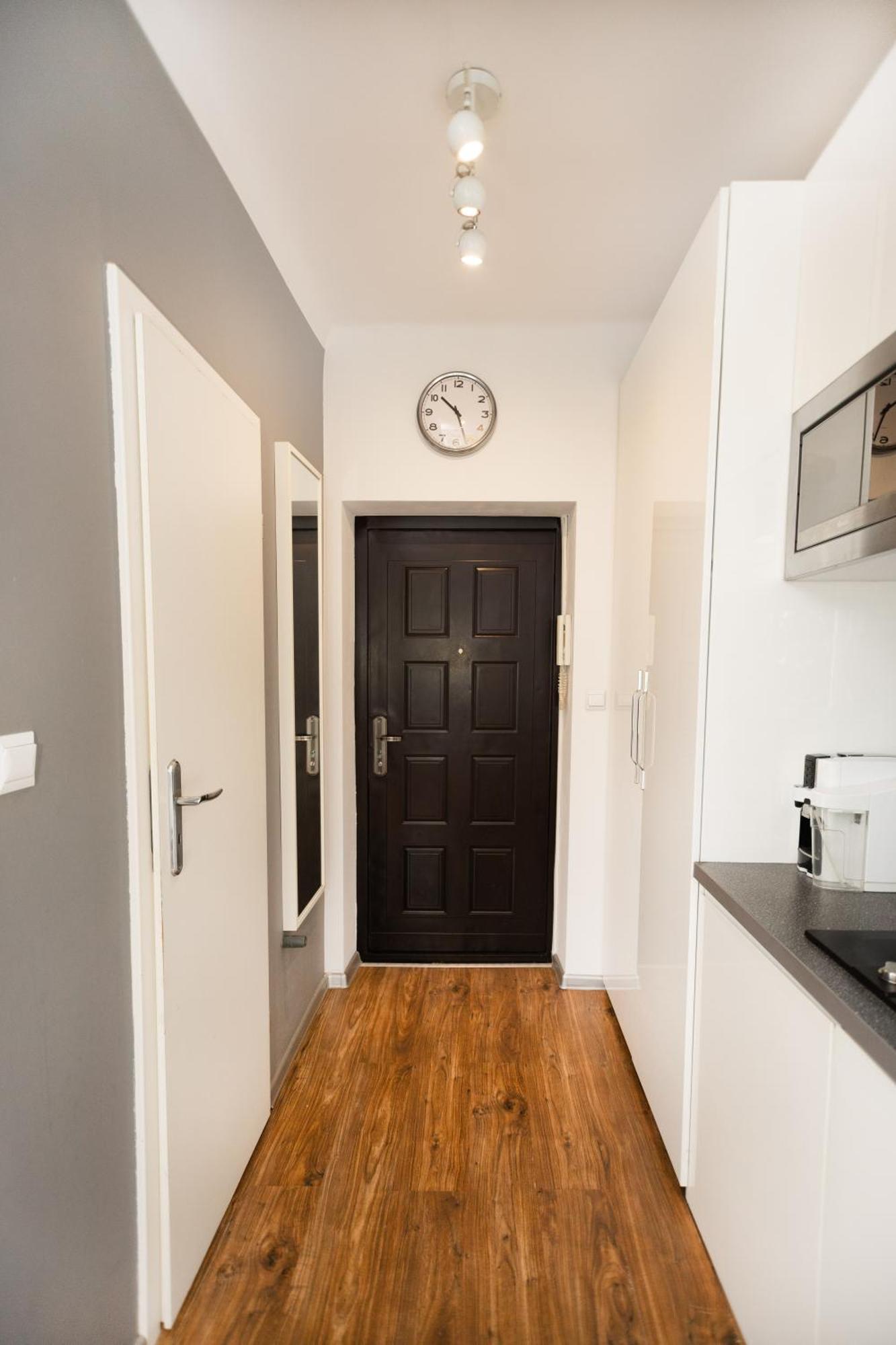 Cozy Studio Next To The Metro And City Center วอร์ซอ ภายนอก รูปภาพ