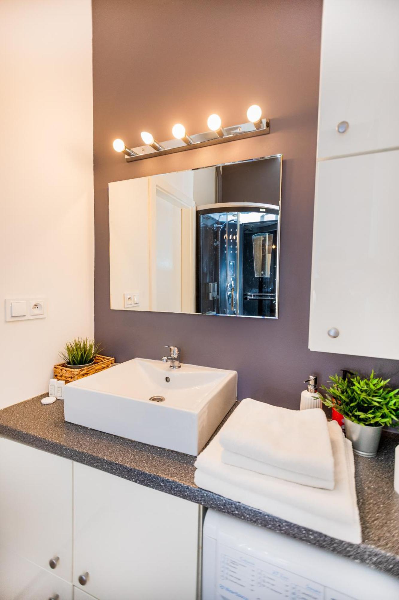 Cozy Studio Next To The Metro And City Center วอร์ซอ ภายนอก รูปภาพ